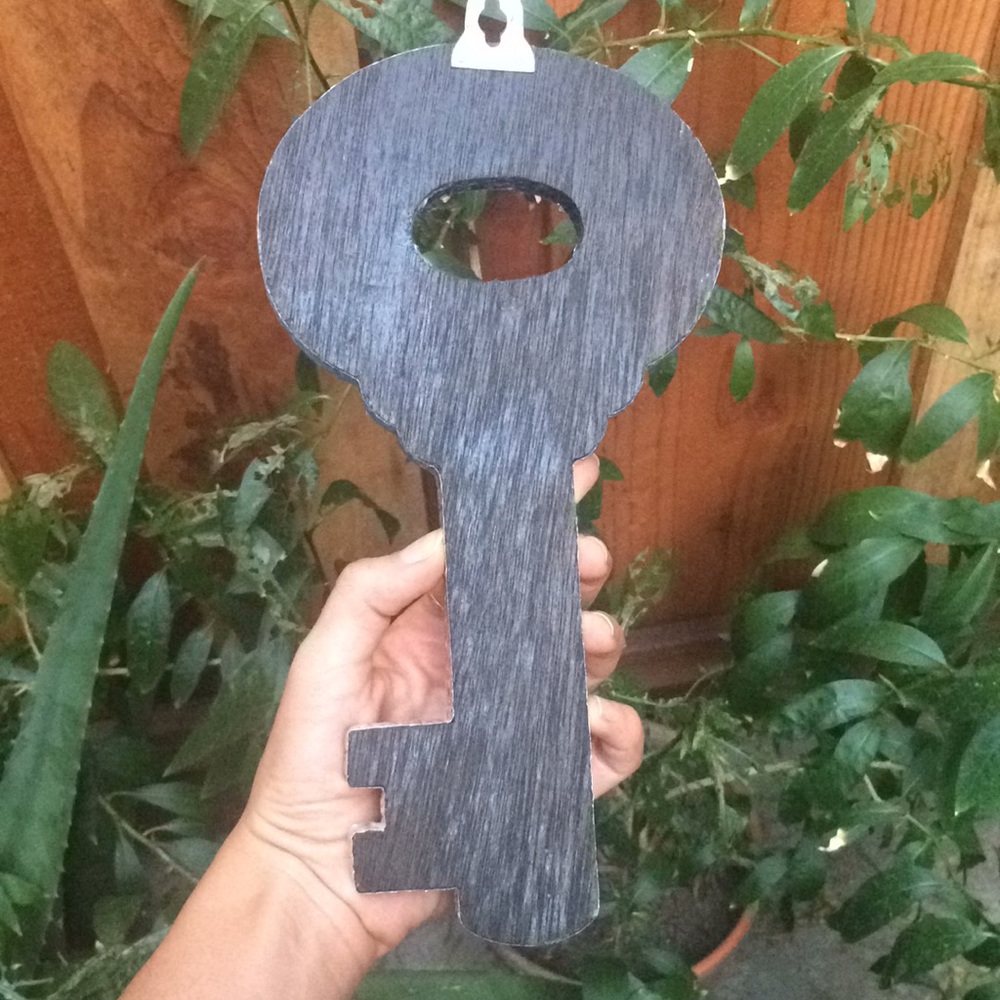 Antique Keychain - Picture 3 of 9